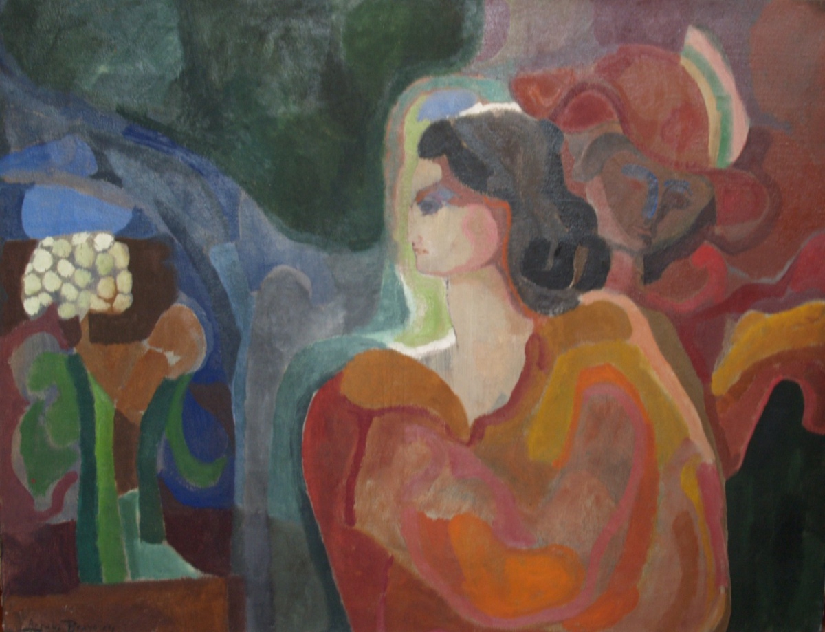 Perfil d'una dona de cabellera fosca sobre fons de verds, granats i blaus encaixats; a l'esquerra, un llum de peu amb tulipa clara; el vestit, en taronges i vermells. Superfície fragmentada en plans de color.
