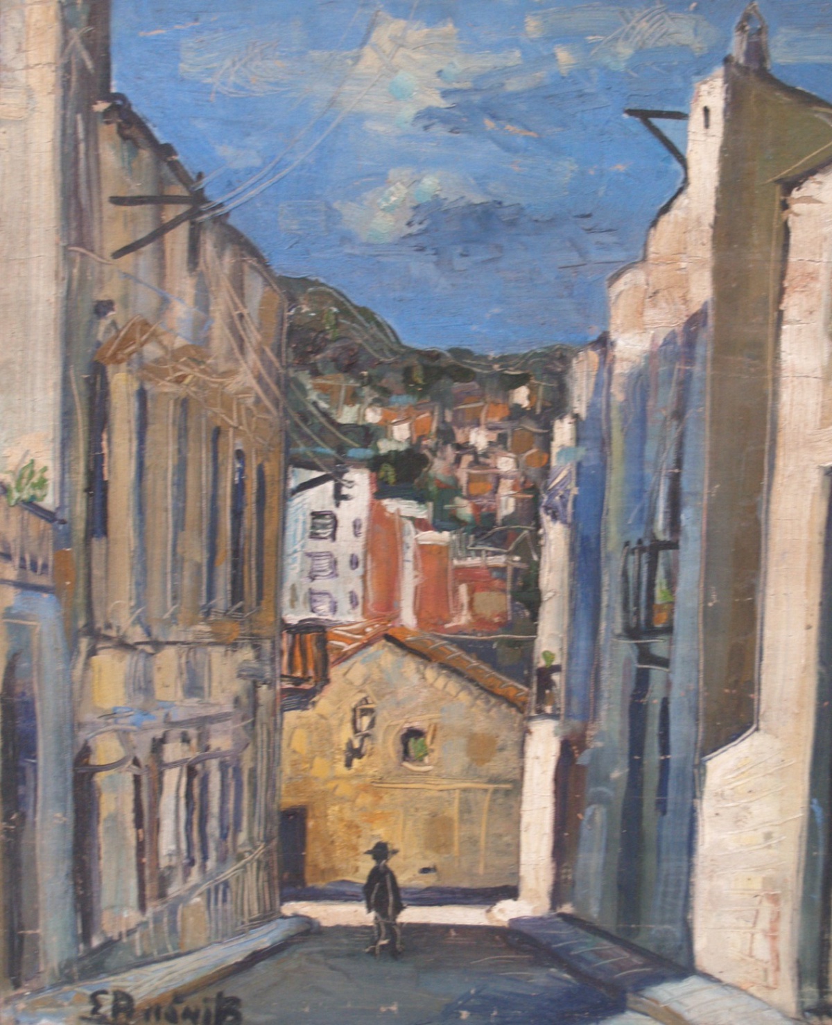 Vista d'un carrer que baixa cap a una casa de teulada vermella, amb la muntanya coberta de cases al fons i cel blau de núvols; una figura menuda amb barret al mig del carrer. Oli de pinzellada solta, signat a l'angle inferior esquerre.